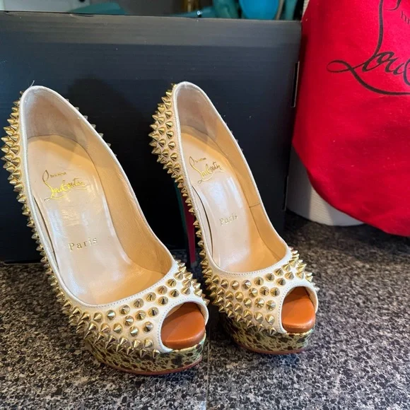 Christian Louboutin Peep-Toe Heels size 34.5 - Picture 7 of 7